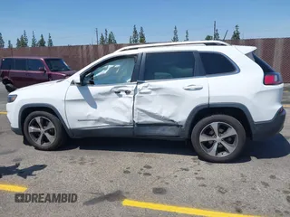 2019 Jeep Cherokee Limited z VIN 1C4PJLDB0KD396077, wystawiony jako IAAI lot #41972498 z przebiegiem 128 312 mil mil oraz . Historia ofert i sprzedaży dostępna na DreamBid. Obrazek 14.