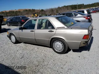 1990 Mercedes-Benz 190 z VIN WDBDA29D9LF688953, wystawiony jako Copart lot #46158085 z przebiegiem 158 923 mil mil oraz Nie do naprawy. Historia ofert i sprzedaży dostępna na DreamBid. Obrazek 2.