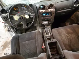 2007 GMC Envoy SLE z VIN 1GKDT13S172300399, wystawiony jako Copart lot #56978495 z przebiegiem 239 862 mil mil oraz Nie do naprawy. Historia ofert i sprzedaży dostępna na DreamBid. Obrazek 8.
