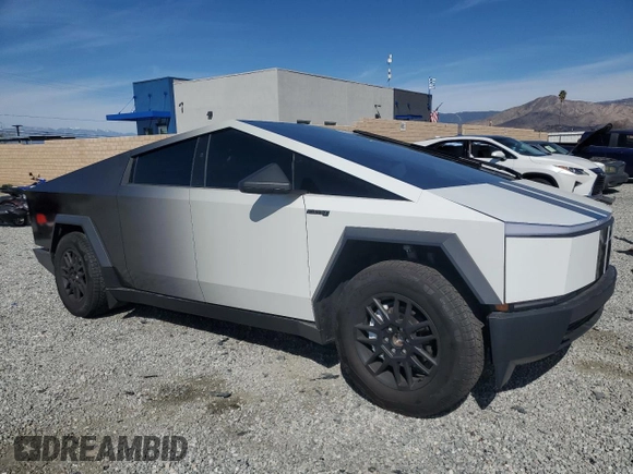 2024 Tesla Cybertruck Cyberbeast z VIN 7G2CEHEE0RA031839, wystawiony jako Copart lot #45773575 z przebiegiem 7133 mil mil oraz Szkody całkowita. Historia ofert i sprzedaży dostępna na DreamBid. Obrazek 4.