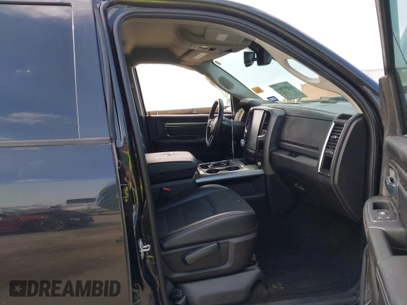 2018 Ram 1500 Sport z VIN 1C6RR7MT8JS168041, wystawiony jako IAAI lot #41887661 z przebiegiem 105 448 mil mil oraz . Historia ofert i sprzedaży dostępna na DreamBid. Obrazek 5.