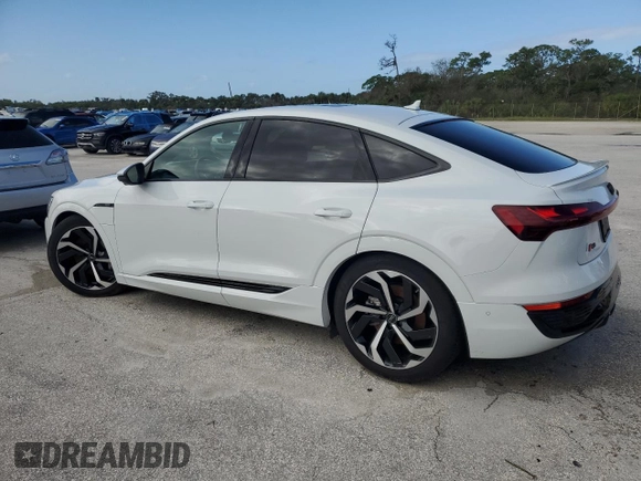 2024 Audi Q8 e-tron Sportback S line Premium Plus z VIN WA1CAAGE5RB013159, wystawiony jako Copart lot #73810634 z przebiegiem Nie podano mil oraz Nie do naprawy • Non repairable. Historia ofert i sprzedaży dostępna na DreamBid. Obrazek 2.