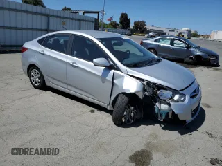 2013 Hyundai Accent GLS z VIN KMHCT4AE5DU416853, wystawiony jako Copart lot #57818195 z przebiegiem 84 550 mil mil oraz Szkoda całkowita • Salvage title. Historia ofert i sprzedaży dostępna na DreamBid. Obrazek 4.