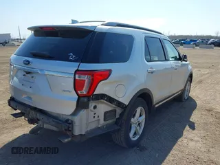 2017 Ford Explorer XLT with VIN 1FM5K8D85HGC53358, listed as a IAAI auction lot 42042665 with 97,807 mi miles and . Bid and sale history available at carsss.com. Image 4.