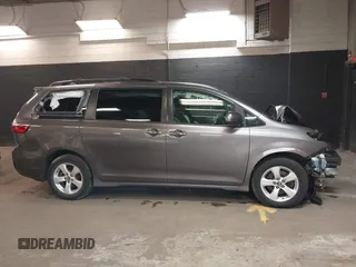 2020 Toyota Sienna LE Auto Access Seat with VIN 5TDKZ3DC5LS048096, listed as a IAAI auction lot 41821689 with 39,158 mi miles. Bid and sale history available at carsss.com. Image 13.