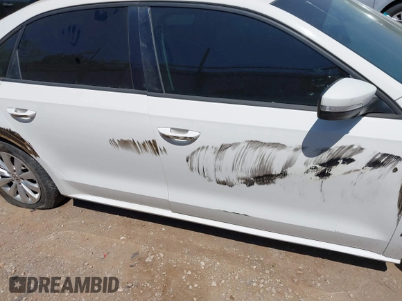 2015 Volkswagen Passat Wolfsburg Edition with VIN 1VWAT7A33FC047606, listed as a IAAI auction lot 42034665 with 165,233 mi miles and . Bid and sale history available at DreamBid. Image 13.