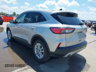 2020 Ford Escape SE z VIN 1FMCU0G67LUA92888, wystawiony jako IAAI lot #42354088 z przebiegiem 77 175 mil mil oraz . Historia ofert i sprzedaży dostępna na DreamBid. Obrazek 3.