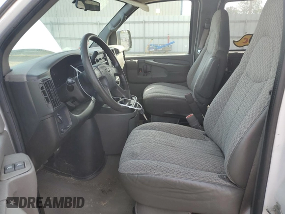 2006 Chevrolet Express Passenger with VIN 1GAHG39U261200900, listed as a Copart auction lot 81040404 with 68,221 mi miles and Salvage title. Bid and sale history available at DreamBid. Image 7.