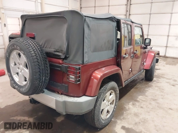 2008 Jeep Wrangler Unlimited Sahara z VIN 1J4GA59178L514002, wystawiony jako IAAI lot #41949717 z przebiegiem Nie podano mil oraz . Historia ofert i sprzedaży dostępna na DreamBid. Obrazek 4.