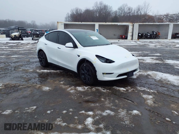 2024 Tesla Model Y Long Range z VIN 7SAYGDEE5RA326577, wystawiony jako IAAI lot #41531364 z przebiegiem 5353 mil mil oraz . Historia ofert i sprzedaży dostępna na DreamBid. Obrazek 1.