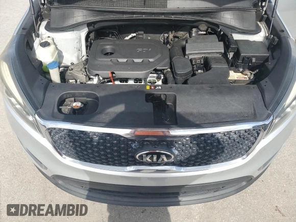 2017 Kia Sorento LX z VIN 5XYPG4A38HG257486, wystawiony jako Copart lot #60033685 z przebiegiem 85 605 mil mil oraz Czysty tytuł • Clean title. Historia ofert i sprzedaży dostępna na DreamBid. Obrazek 12.