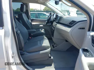 2011 Volkswagen Routan SE with VIN 2V4RW3DG3BR641964, listed as a IAAI auction lot 42758818 with 119,247 mi miles and . Bid and sale history available at DreamBid. Image 5.