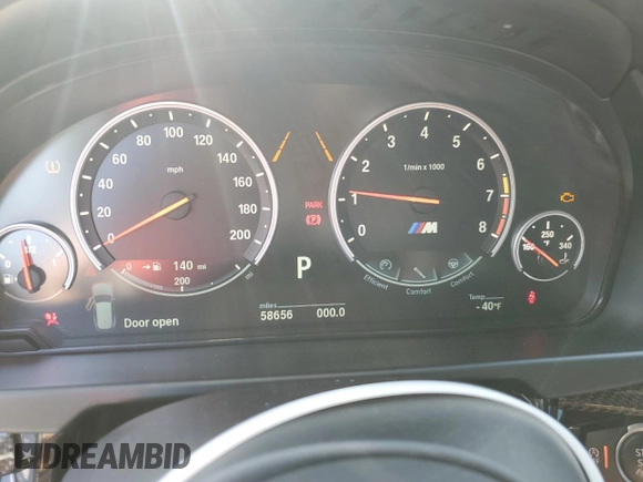 2018 BMW X5 M z VIN 5YMKT6C54J0Y83460, wystawiony jako Copart lot #57874275 z przebiegiem 58 656 mil mil oraz Szkody całkowita. Historia ofert i sprzedaży dostępna na DreamBid. Obrazek 9.