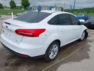 2018 Ford Focus SE z VIN 1FADP3F21JL257262, wystawiony jako IAAI lot #42174952 z przebiegiem 138 872 mil mil oraz . Historia ofert i sprzedaży dostępna na DreamBid. Obrazek 4.