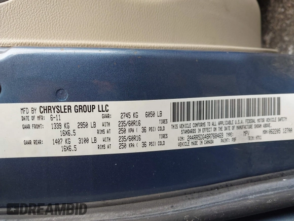 2011 Chrysler Town & Country Touring with VIN 2A4RR5DG4BR768469, listed as a IAAI auction lot 41951030 with 128,226 mi miles. Bid and sale history available at carsss.com. Image 9.
