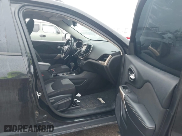 2017 Jeep Cherokee Sport with VIN 1C4PJMAB7HW614572, listed as a IAAI auction lot 41477399 with 117,288 mi miles and . Bid and sale history available at DreamBid. Image 5.