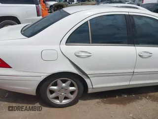 2002 Mercedes-Benz C 230/260/280/320 z VIN WDBRF61J62E008897, wystawiony jako IAAI lot #42598695 z przebiegiem Nie podano mil oraz . Historia ofert i sprzedaży dostępna na DreamBid. Obrazek 6.