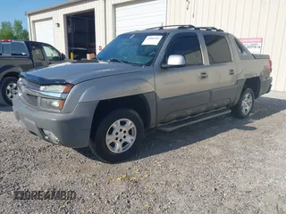 2002 Chevrolet Avalanche with VIN 3GNEK13T52G331996, listed as a IAAI auction lot 42056341 with 283,326 mi miles. Bid and sale history available at carsss.com. Image 2.