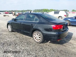 2013 Volkswagen Jetta SE z VIN 3VWDP7AJ5DM389618, wystawiony jako IAAI lot #42229952 z przebiegiem 190 890 mil mil oraz . Historia ofert i sprzedaży dostępna na DreamBid. Obrazek 3.