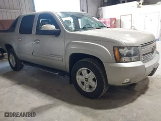 2009 Chevrolet Avalanche LT w/2LT with VIN 3GNFK22089G158390, listed as a IAAI auction lot 41868477 with 174,405 mi miles. Bid and sale history available at carsss.com. Image 1.