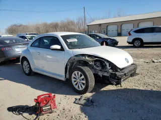 2019 Volkswagen Beetle S with VIN 3VWFD7AT1KM709999, listed as a Copart auction lot 83705954 with 0 mi miles and Non Repairable. Bid and sale history available at carsss.com. Image 4.