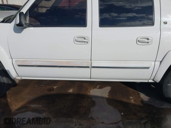 2005 Chevrolet Avalanche LS z VIN 3GNEC12Z45G252651, wystawiony jako IAAI lot #40645577 z przebiegiem 226 059 mil mil oraz . Historia ofert i sprzedaży dostępna na DreamBid. Obrazek 14.