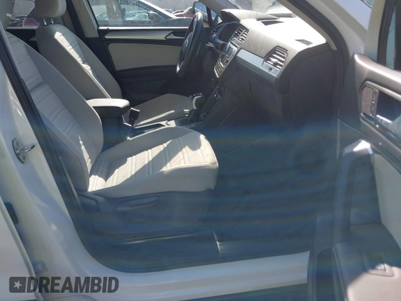 2023 Volkswagen Tiguan S z VIN 3VVRB7AX7PM076426, wystawiony jako IAAI lot #41453269 z przebiegiem 63 478 mil mil oraz . Historia ofert i sprzedaży dostępna na DreamBid. Obrazek 5.