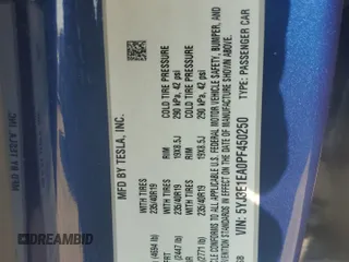 2023 Tesla Model 3 z VIN 5YJ3E1EA0PF450250, wystawiony jako Copart lot #64609205 z przebiegiem 80 240 mil mil oraz Czysty tytuł • Clean title. Historia ofert i sprzedaży dostępna na DreamBid. Obrazek 12.
