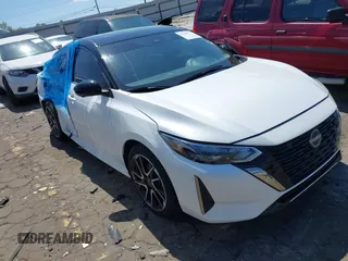 2025 Nissan Sentra SR z VIN 3N1AB8DV0SY218471, wystawiony jako IAAI lot #41990777 z przebiegiem 2 020 mil mil oraz . Historia ofert i sprzedaży dostępna na DreamBid. Obrazek 1.