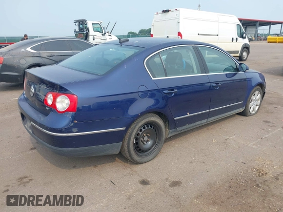 2006 Volkswagen Passat Value Edition z VIN WVWAK73C86P082430, wystawiony jako IAAI lot #39916234 z przebiegiem 169 431 mil mil oraz . Historia ofert i sprzedaży dostępna na DreamBid. Obrazek 4.