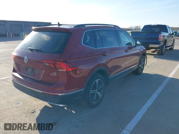 2018 Volkswagen Tiguan SEL z VIN 3VV2B7AX6JM039344, wystawiony jako IAAI lot #41934536 z przebiegiem 93 838 mil mil oraz . Historia ofert i sprzedaży dostępna na DreamBid. Obrazek 4.