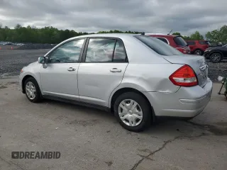 2010 Nissan Versa S z VIN 3N1BC1AP9AL420459, wystawiony jako Copart lot #56132335 z przebiegiem 174 094 mil mil oraz Szkoda całkowita • Salvage title. Historia ofert i sprzedaży dostępna na DreamBid. Obrazek 2.