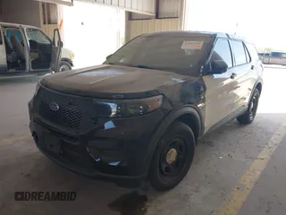 2020 Ford Police Interceptor Utility z VIN 1FM5K8AB0LGD08226, wystawiony jako IAAI lot #42413248 z przebiegiem Nie podano mil oraz . Historia ofert i sprzedaży dostępna na DreamBid. Obrazek 17.