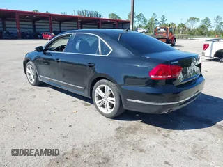 2012 Volkswagen Passat SE z VIN 1VWBN7A3XCC086400, wystawiony jako IAAI lot #41839332 z przebiegiem 83 567 mil mil oraz . Historia ofert i sprzedaży dostępna na DreamBid. Obrazek 3.