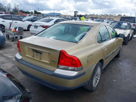 2001 Volvo S60 with VIN YV1RS53D112026586, listed as a IAAI auction lot 41795346 with 206,927 mi miles. Bid and sale history available at carsss.com. Image 4.