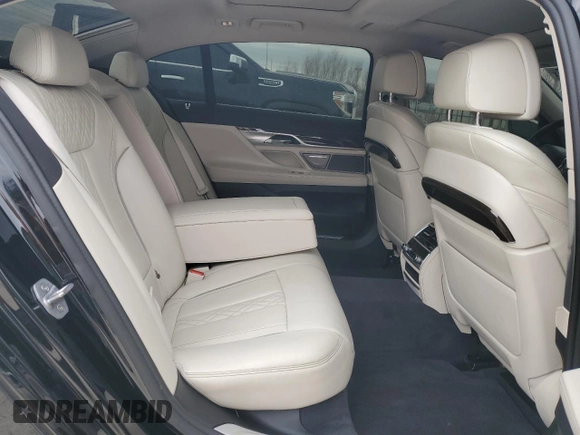 2016 BMW 7 Series 750i z VIN WBA7F0C51GGL99505, wystawiony jako Copart lot #49775245 z przebiegiem 46 703 mil mil oraz Szkoda całkowita • Salvage title. Historia ofert i sprzedaży dostępna na DreamBid. Obrazek 11.
