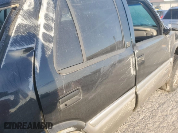 1998 GMC Jimmy SLS with VIN 1GKDT13W6W2552652, listed as a Copart auction lot 73538664 with 0 mi miles and Non Repairable. Bid and sale history available at carsss.com. Image 11.