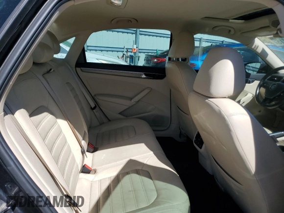 2017 Volkswagen Passat SEL Premium z VIN 1VWCT7A32HC077806, wystawiony jako Copart lot #47272815 z przebiegiem 127 040 mil mil oraz Szkoda całkowita • Salvage title. Historia ofert i sprzedaży dostępna na DreamBid. Obrazek 10.