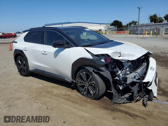 2023 Toyota bZ4X XLE z VIN JTMABACAXPA023864, wystawiony jako Copart lot #60647154 z przebiegiem 6 588 mil mil oraz Szkoda całkowita • Salvage title. Historia ofert i sprzedaży dostępna na DreamBid. Obrazek 4.
