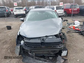 2014 Volkswagen Jetta SE z VIN 3VWD17AJ9EM358777, wystawiony jako IAAI lot #41880077 z przebiegiem 161 985 mil mil oraz . Historia ofert i sprzedaży dostępna na DreamBid. Obrazek 13.