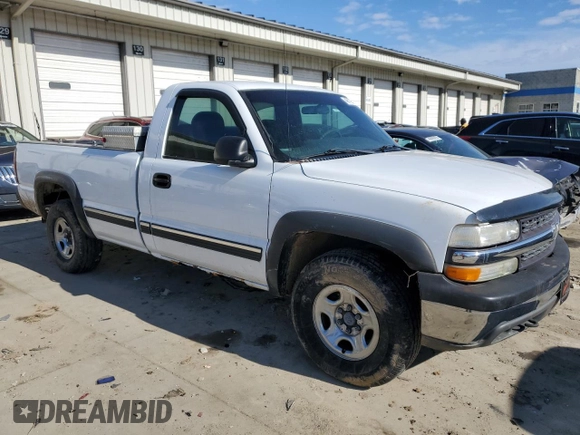 2000 Chevrolet Silverado 1500 with VIN 1GCEK14T1YZ263275, listed as a Copart auction lot 46779595 with 144,052 mi miles and Salvage Title. Bid and sale history available at carsss.com. Image 4.