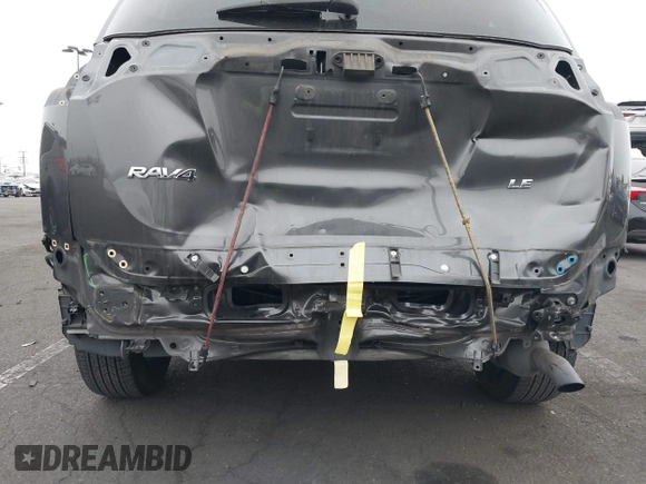 2017 Toyota RAV4 LE z VIN JTMZFREVXHJ107299, wystawiony jako IAAI lot #42422033 z przebiegiem 56 687 mil mil oraz . Historia ofert i sprzedaży dostępna na DreamBid. Obrazek 6.