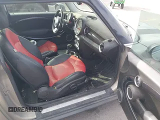 2009 MINI Hardtop S with VIN WMWMF73569TW87929, listed as a IAAI auction lot 42057214 with 164,922 mi miles and . Bid and sale history available at DreamBid. Image 5.