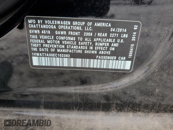 2014 Volkswagen Passat S z VIN 1VWAT7A30EC102382, wystawiony jako Copart lot #58178845 z przebiegiem 158 498 mil mil oraz Czysty tytuł • Clean title. Historia ofert i sprzedaży dostępna na DreamBid. Obrazek 12.