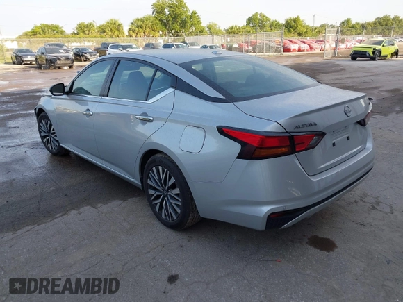 2024 Nissan Altima SV z VIN 1N4BL4DV3RN375951, wystawiony jako IAAI lot #42334342 z przebiegiem 24 068 mil mil oraz . Historia ofert i sprzedaży dostępna na DreamBid. Obrazek 3.