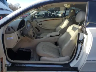 2005 Mercedes-Benz CLK 320 z VIN WDBTJ65J95F148455, wystawiony jako Copart lot #46661625 z przebiegiem 172 524 mil mil oraz Szkody całkowita. Historia ofert i sprzedaży dostępna na DreamBid. Obrazek 7.