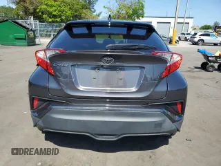 2021 Toyota C-HR LE z VIN JTNKHMBX7M1113233, wystawiony jako Copart lot #56924115 z przebiegiem 63 379 mil mil oraz Szkoda całkowita • Salvage title. Historia ofert i sprzedaży dostępna na DreamBid. Obrazek 6.