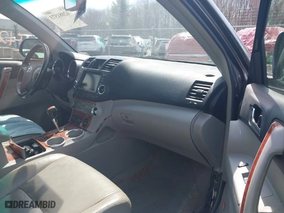 2008 Toyota Highlander Limited with VIN JTEES42AX82012679, listed as a IAAI auction lot 42081573 with 1 mi miles. Bid and sale history available at carsss.com. Image 5.