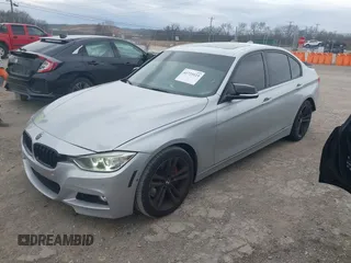 2013 BMW 3 Series 335i с VIN WBA3A9C50DF476559, выставлен на аукционе IAAI как лот 41723123 с пробегом 121 585 миль миль и . История ставок и продаж доступна на DreamBid. Изображение 2.