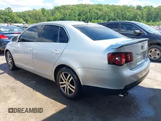 2008 Volkswagen Jetta SE z VIN 3VWRZ71K88M073886, wystawiony jako IAAI lot #42207911 z przebiegiem Nie podano mil oraz . Historia ofert i sprzedaży dostępna na DreamBid. Obrazek 3.